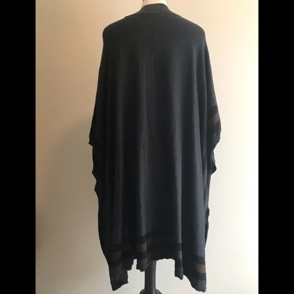 Nordstrom | Hinge | Sweater Poncho | Detailed Border - Picture 4 of 9